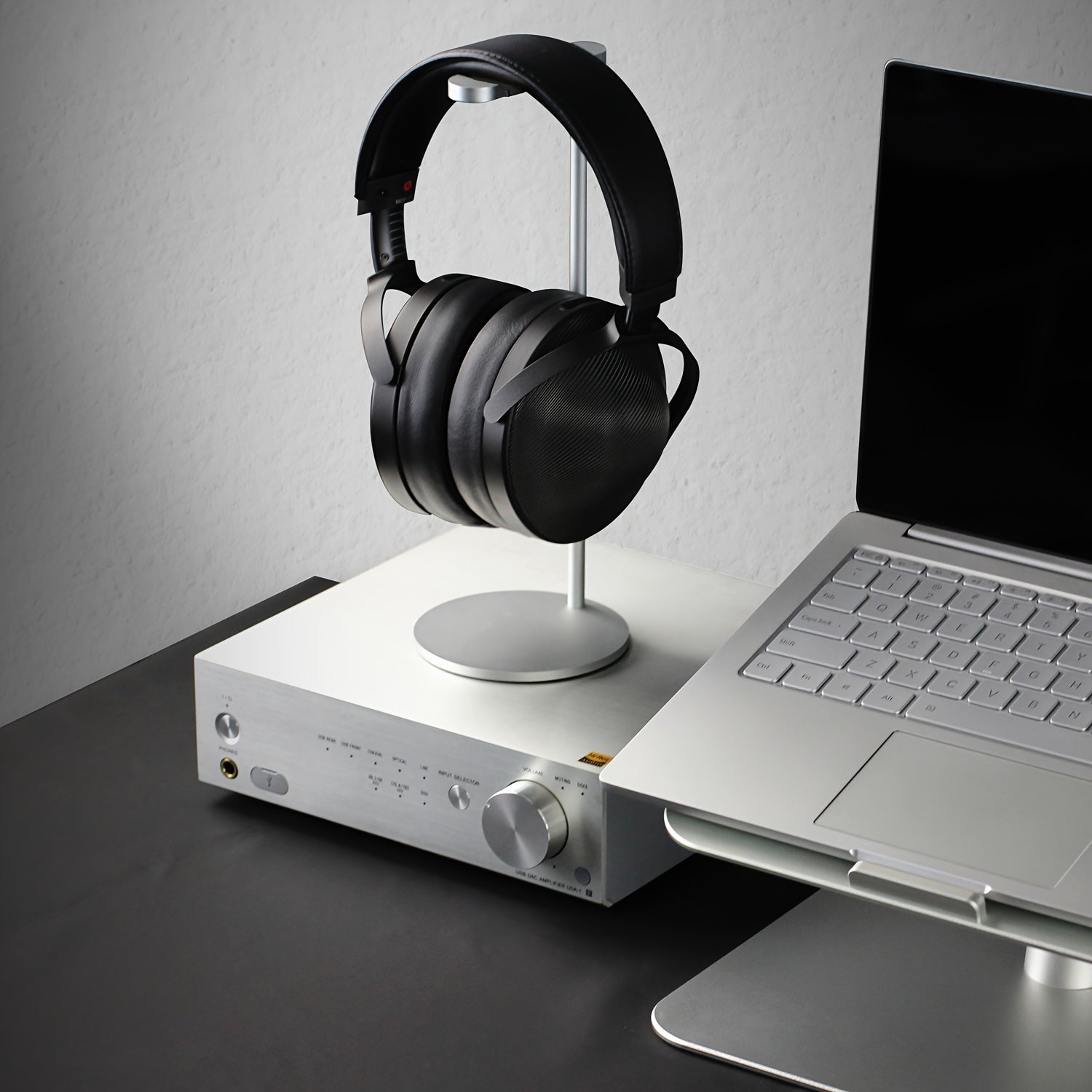 Aluminium Headphone Stand | Sleek | Compatible with AirPods Max, Xbox, Bose & Gaming Headsets