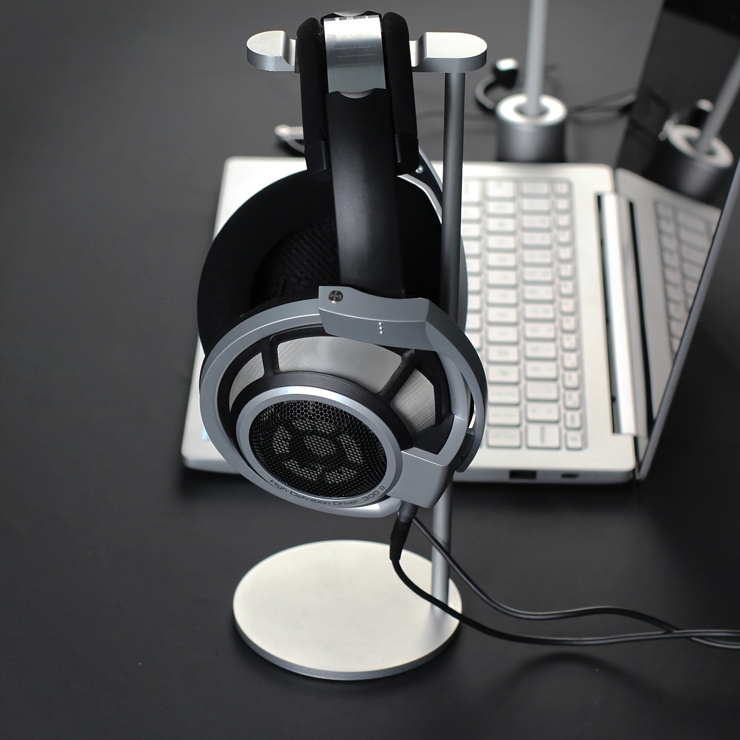 Aluminium Headphone Stand | Sleek | Compatible with AirPods Max, Xbox, Bose & Gaming Headsets