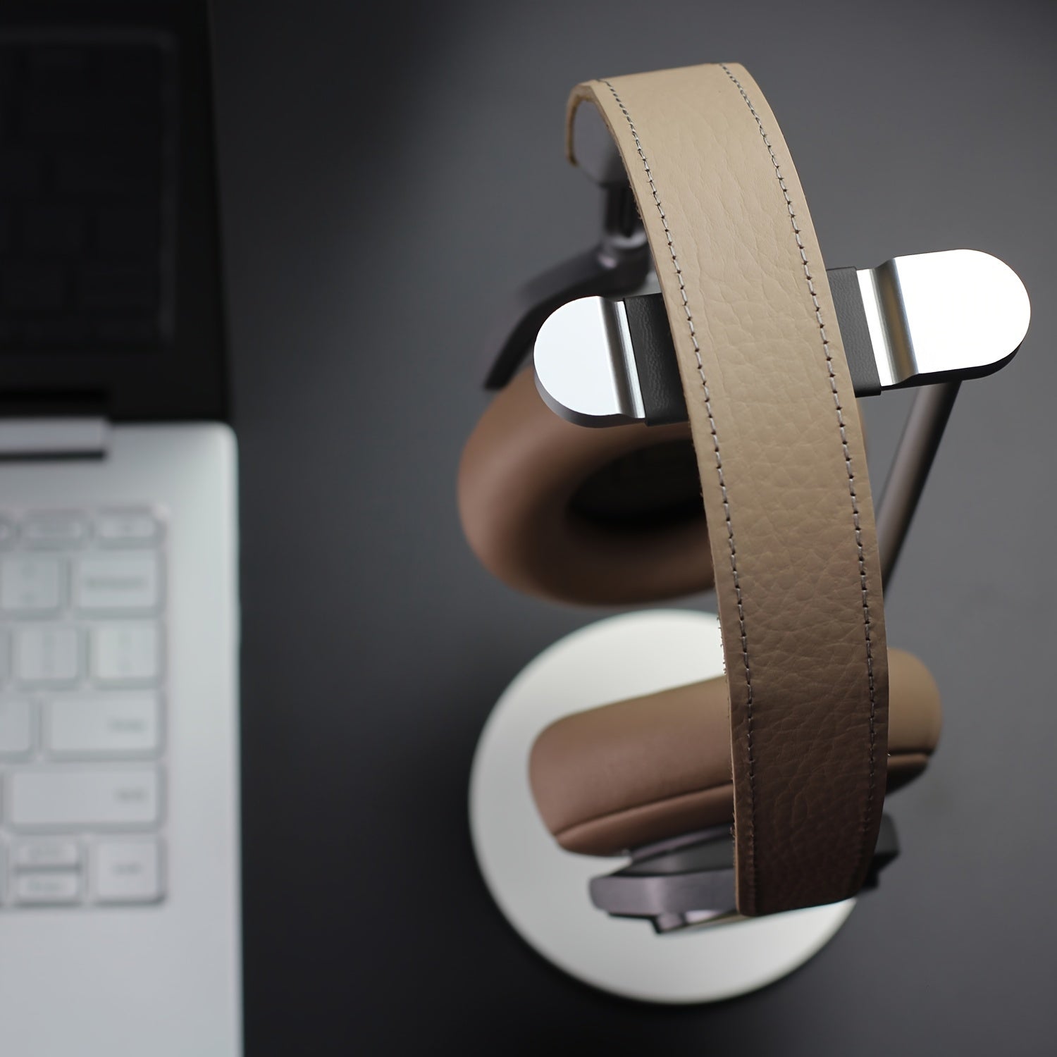 Aluminium Headphone Stand | Sleek | Compatible with AirPods Max, Xbox, Bose & Gaming Headsets